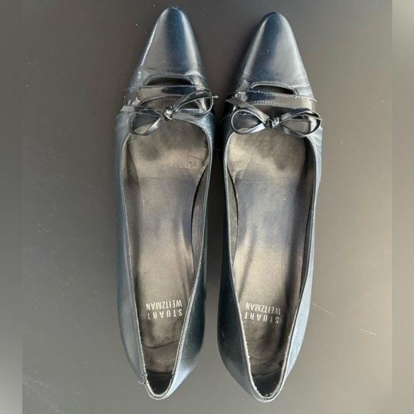 STUART WEITZMAN kitten heel pumps size 8.5 black bow at the toe timeless chic - Picture 2 of 7